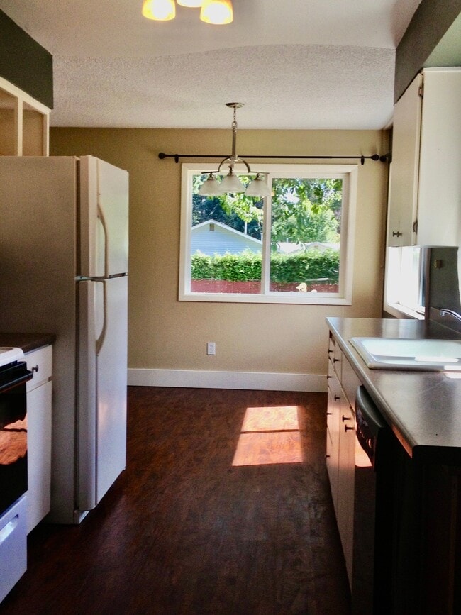 Building Photo - 132 Vine Maple Loop