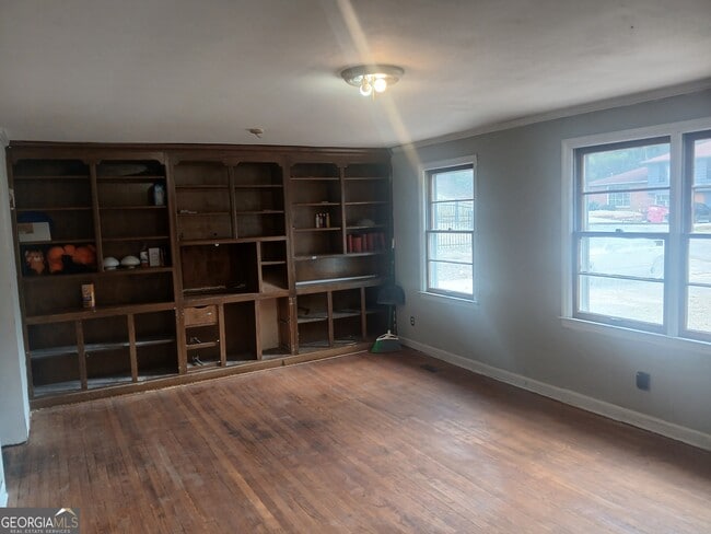 Building Photo - 1387 Dewey St
