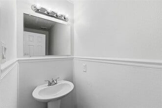 Building Photo - 1124 Breezewood Dr