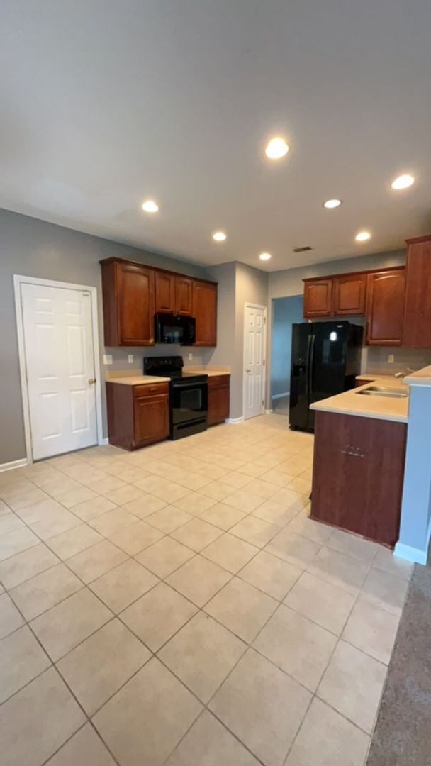 Foto del edificio - 4 Bedroom, 2.5 Bath Home located in Summer...