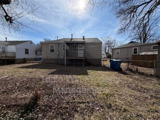 Building Photo - 8333 Whitewater Dr