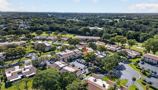 Foto del edificio - 21810 Cypress Cir