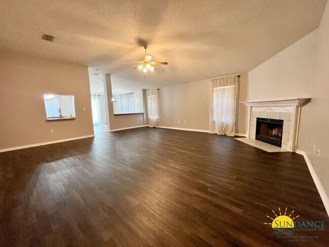 Foto del edificio - Beautiful 4 Bedroom Brick Home in Fort Wal...