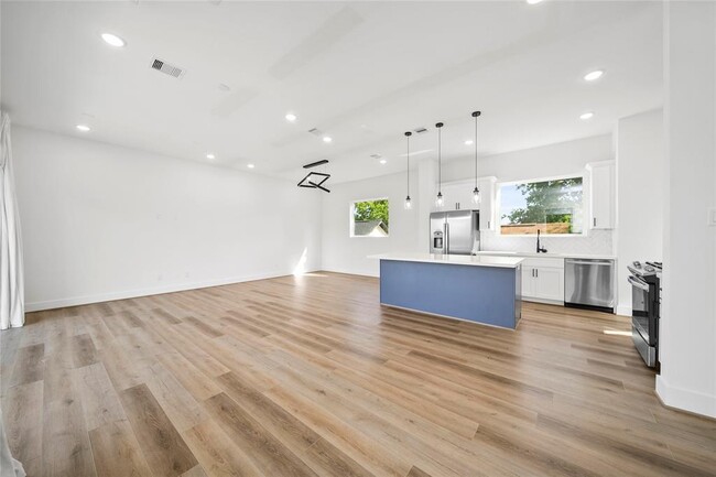 Foto del edificio - 3215 Ennis St