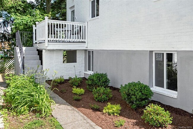 Foto del edificio - 706 Forest Ave