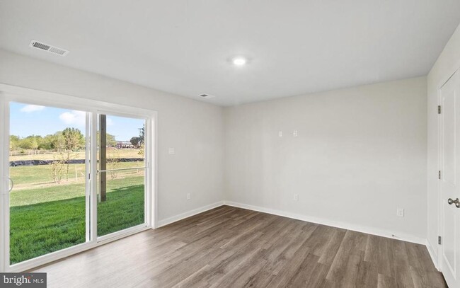 Building Photo - 7520 Daybreak Dr