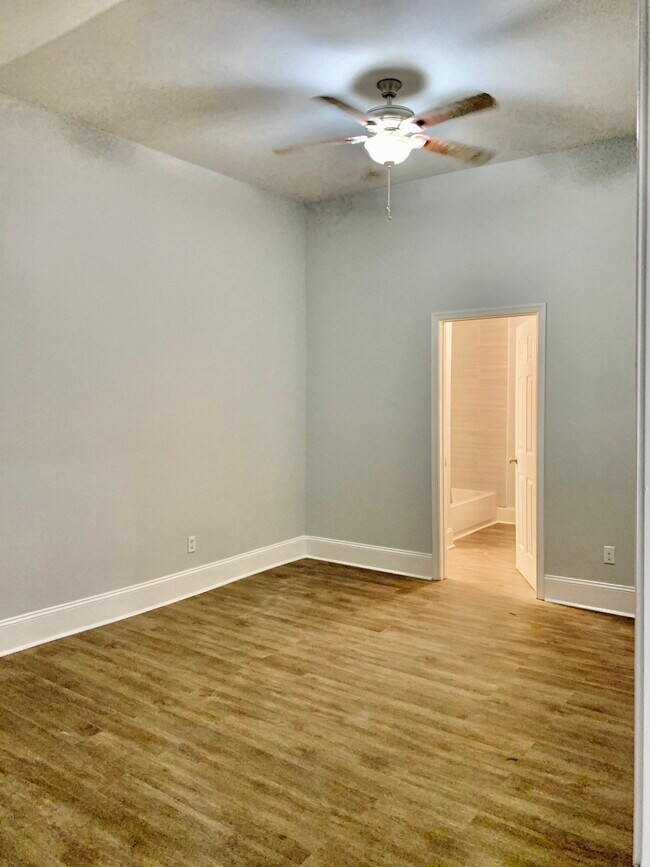 HUGE Master Bedroom - 4625 Keystone St