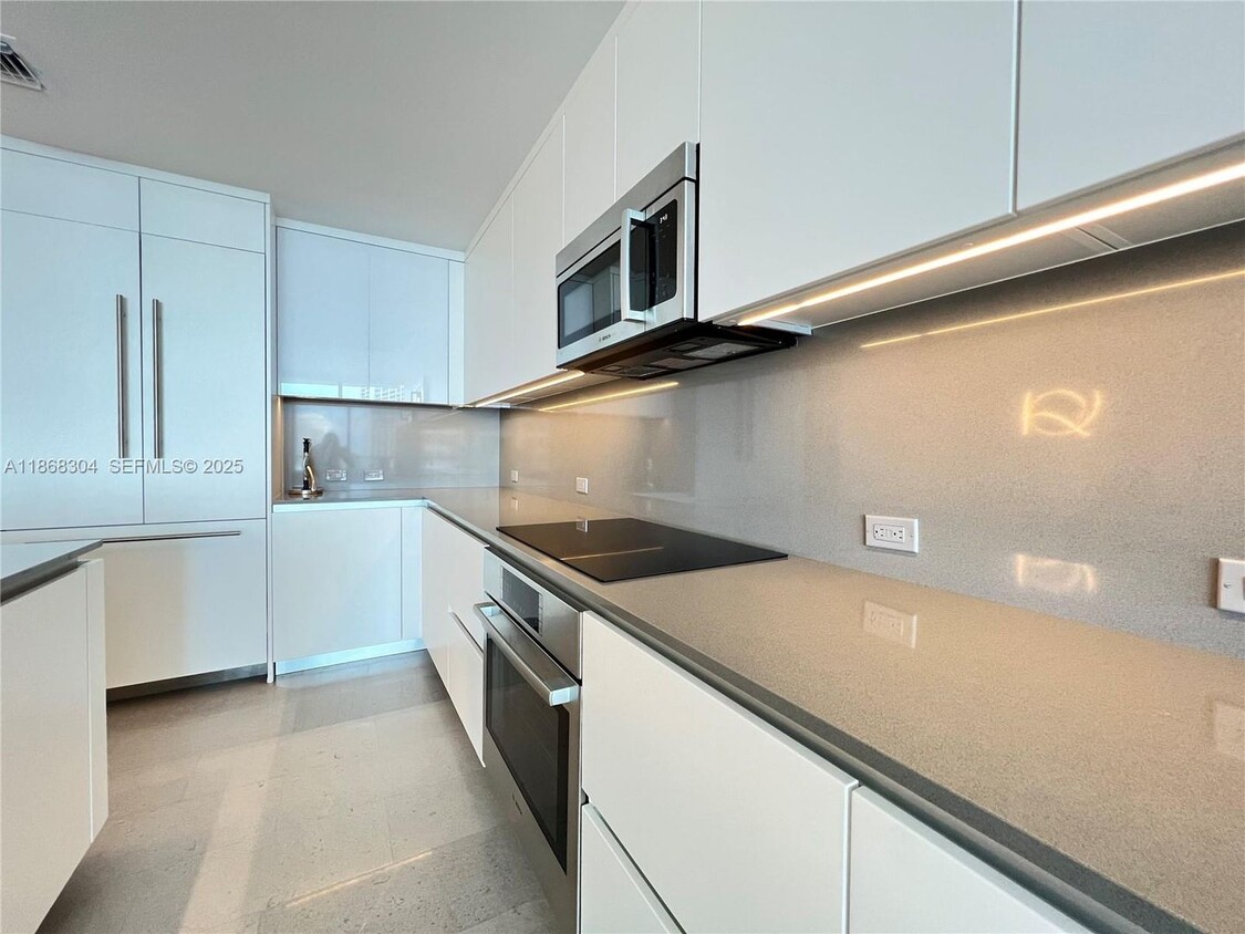 Photo - 68 SE 6th Street 1003, Miami, FL 33131