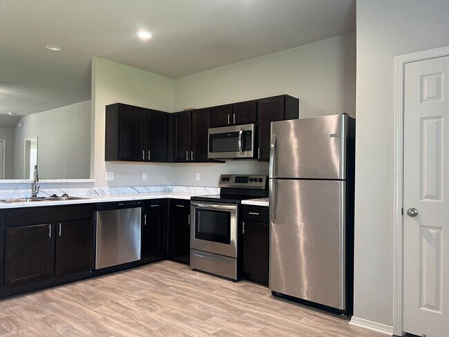 Building Photo - 107 Sunland Dr, Beebe AR 72012 - Very nice...