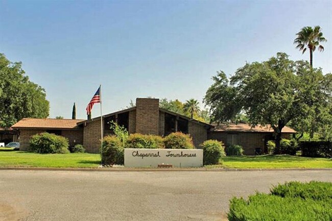 Building Photo - 100 Royal Way Dr