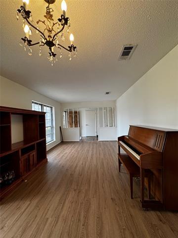 Foto del edificio - 3205 Pin Oak Dr