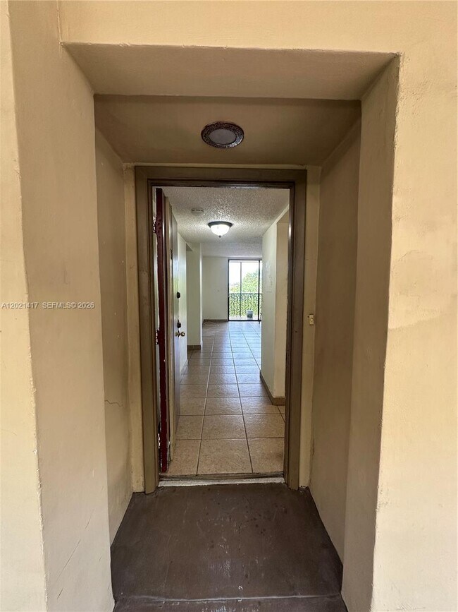 Foto del edificio - 8635 NW 8th St