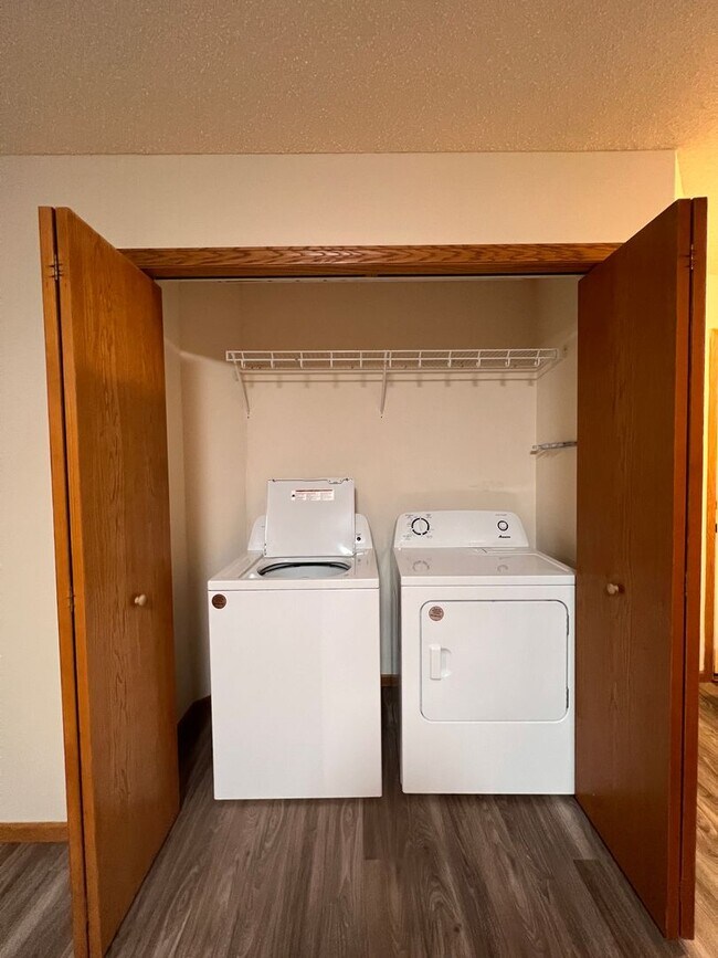 Foto del edificio - 2 Bedroom Town Home, FLEXIBLE MOVE IN DATE!