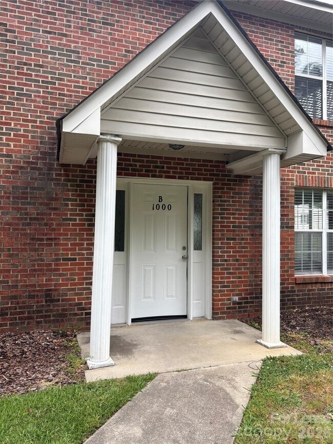 Foto del edificio - 1000 Mt Holly-Huntersville Rd
