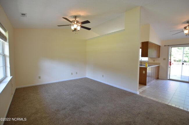 Building Photo - 260 S Creek Dr