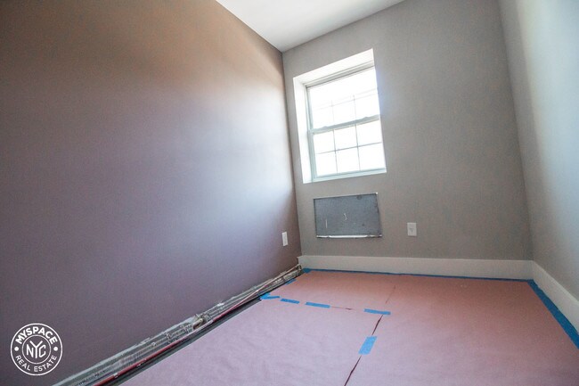 Building Photo - 96 Troy Ave