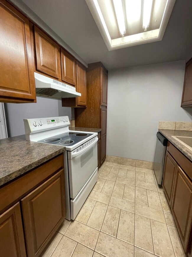 Photo - 2B/1B Upper Level Condo in Cottonwood Vill...