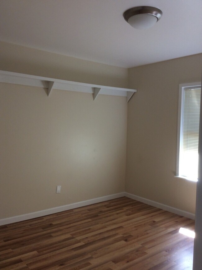 Building Photo - 635 NE Penn Ave