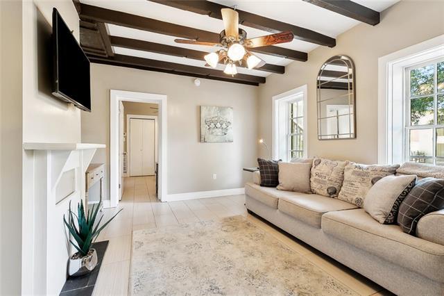 Building Photo - 823 Dauphine St