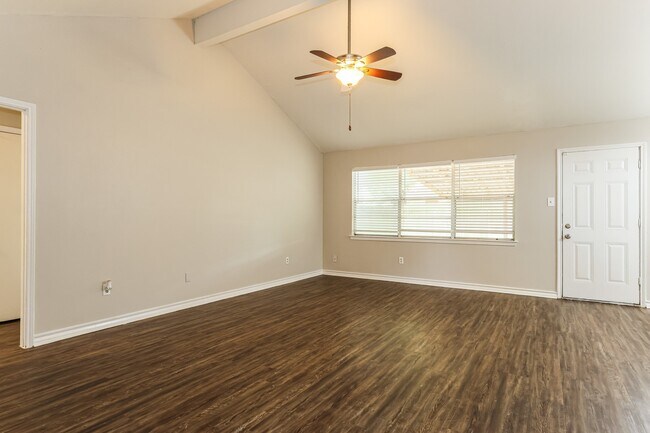 Building Photo - 20327 Bridgedale Ln