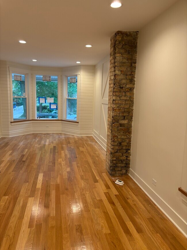 Foto del edificio - 3542 N Hermitage Ave