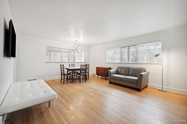 Building Photo - 10725 Borgman Ave
