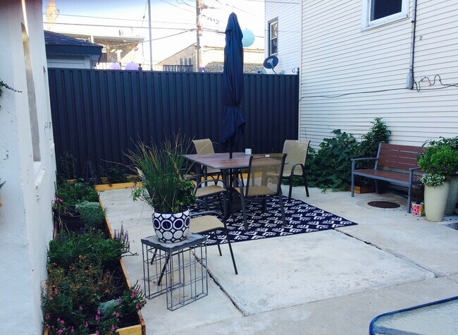 Enjoy thegarden - 2338 N Avers Ave