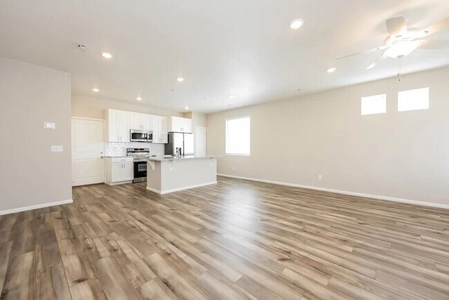 Foto del edificio - 9270 Oro City Loop