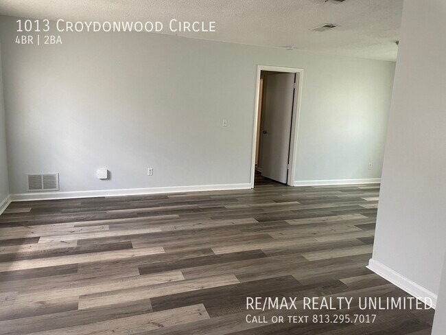 Photo - 1013 Croydonwood Cir House