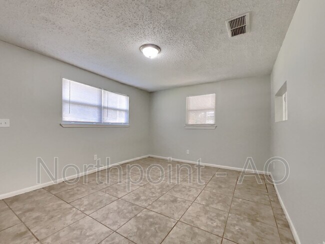 Building Photo - 6782 Miss Muffet Ln N