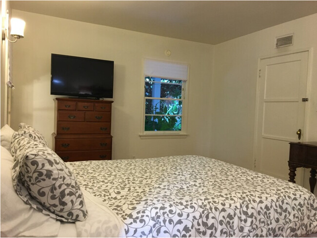 Bedroom - 4033 Stone Canyon Ave