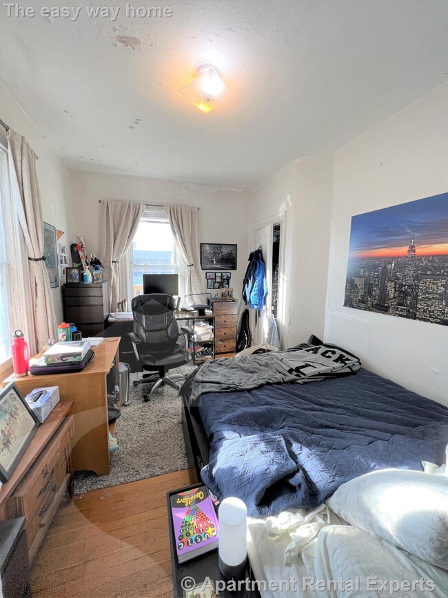 Building Photo - Porter Sq * 1.5 Baths * DW * Laundry + sto...