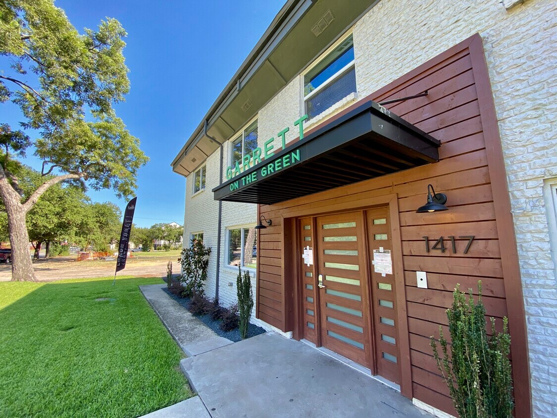 Garrett on the Green Apartments 1417 N Garrett Ave Dallas, TX