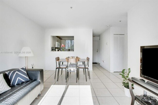 Foto del edificio - 1349 SW 3rd St