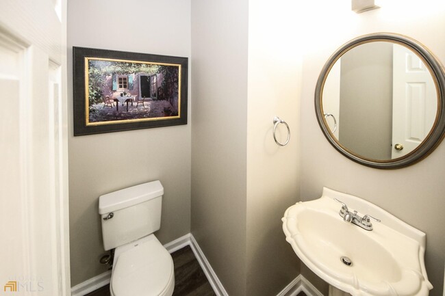Building Photo - 121 Stoneforest Dr