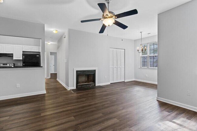 Foto del edificio - 606 Moonglow Rd