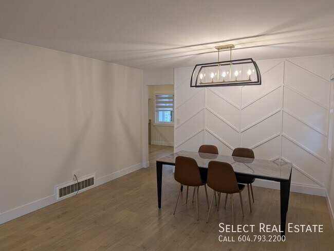 Photo du bâtiment - 7580 Sapphire Dr