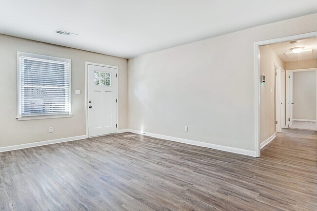 Building Photo - 2190 Westover Dr