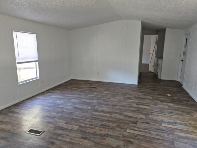 Building Photo - 507 1/2 Tidal St