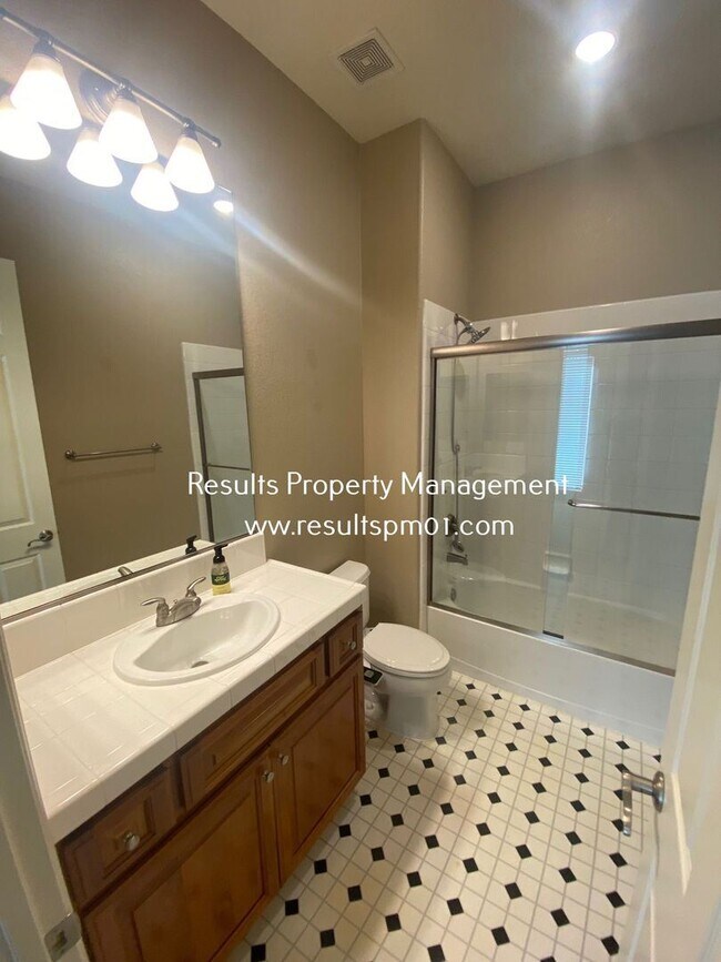 Building Photo - 3 br, 3 bath House - 8702 Pasatiempo Cir