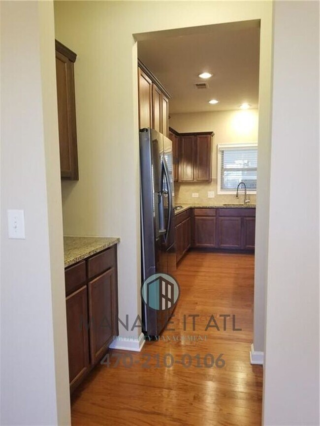 Foto del edificio - Beautiful 5BR/4BA Home in Just 5 Min from ...