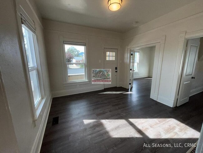 Building Photo - 24 W Las Animas St