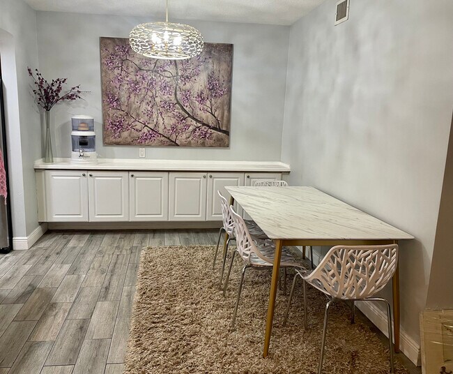 Dining Area - 100 SE 6th Ave