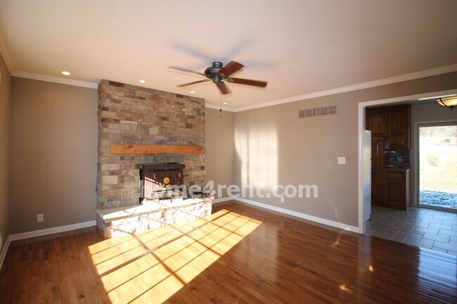 Building Photo - 3700 W 151st St