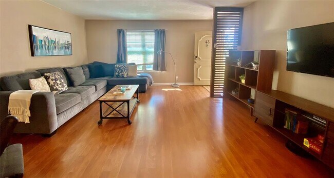 Foto del edificio - 910 Duncan Ln