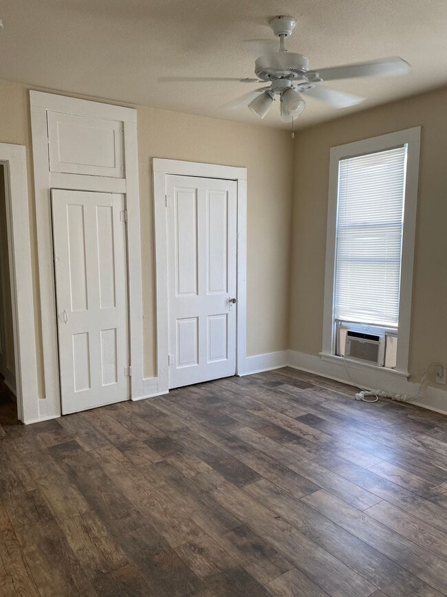 Building Photo - Charming 1-Bedroom Duplex in Wheatley Heights