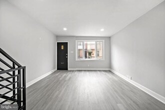 Building Photo - 2327 Watkins St