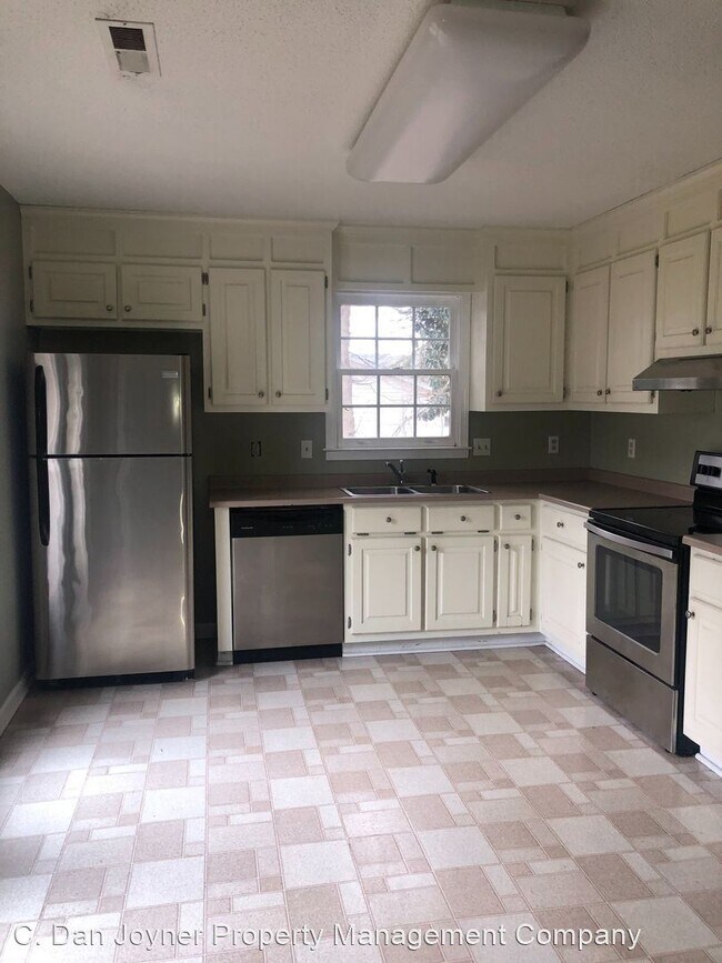 Building Photo - 2 br, 1.5 bath House - 907 B N Main Street