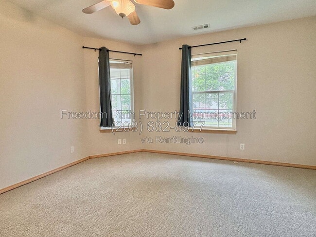 Building Photo - 500 E Sand Wedge Dr