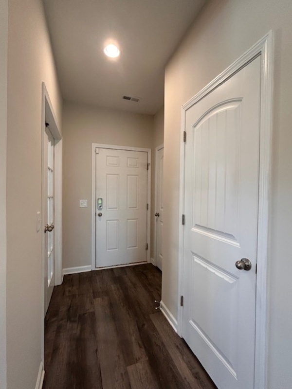 Building Photo - 747 Bustling Br Ln